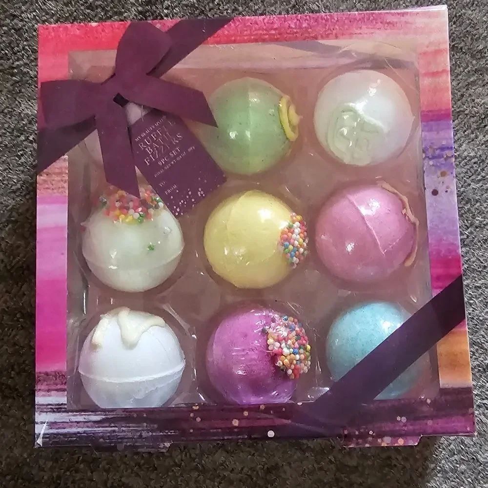 NWT  Truffle bath fizzers